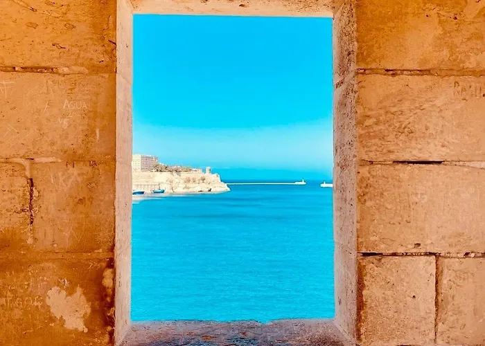 New & Unique - A 5 Minutes Ferry To Capital Of Valletta Apartment